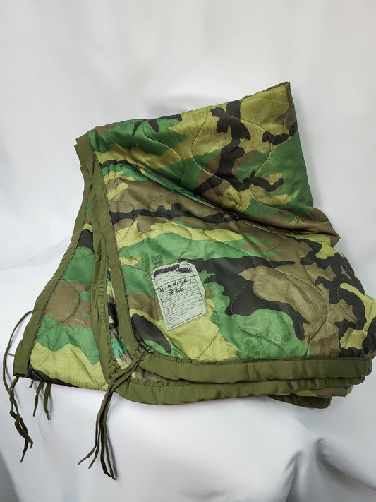 US Army poncho liner, woodland ("Woobie")